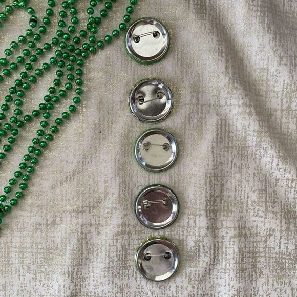 Bundle of Green St Patrick Day Items: Necklaces, Pins, Ribbon & Barrettes. 🍀 - Picture 4 of 13